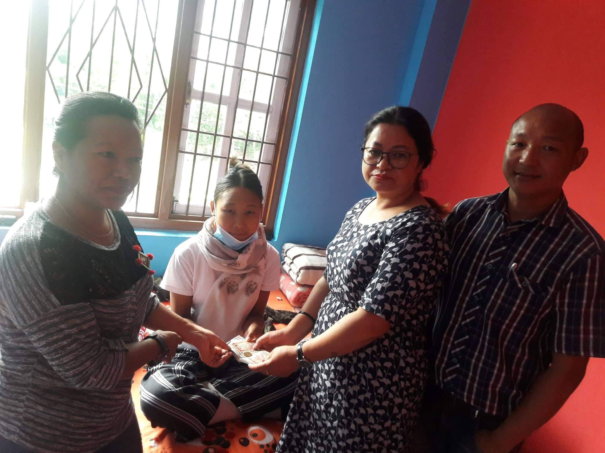 लिम्बुवान द्वारा मृगौला पिडित मनिषा मगर लाई आर्थिक सहयोग ।