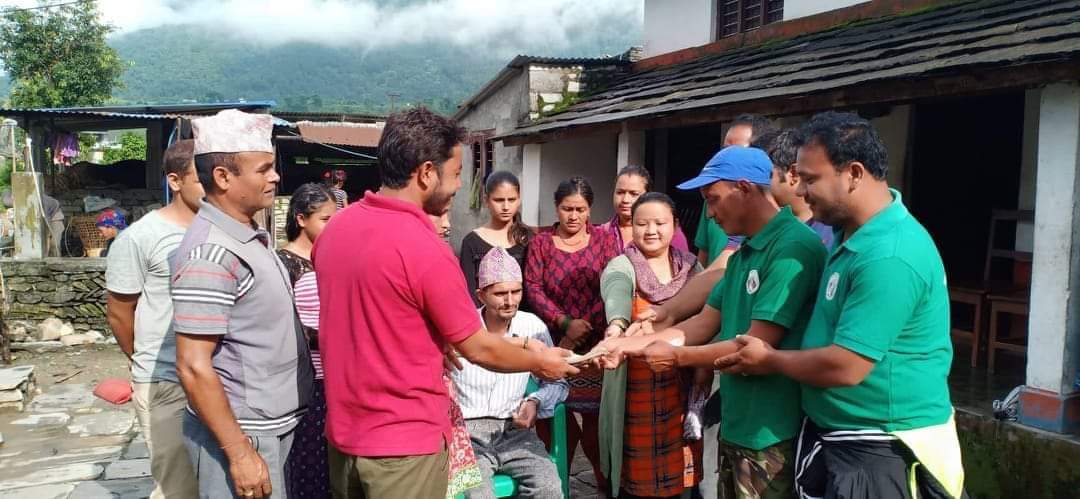 कास्की सार्दीखोला समाज कतारद्वारा हेपाटाइटिस बि रोगिलाई आर्थिक सहयोग