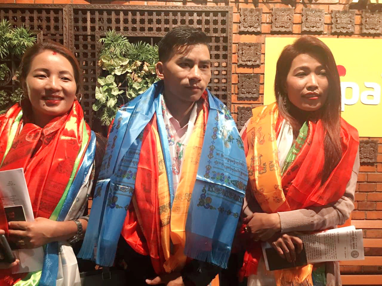 म्हेन्दोमाया साँझ कार्यक्रमको कलाकारहरु कतार प्रस्थान