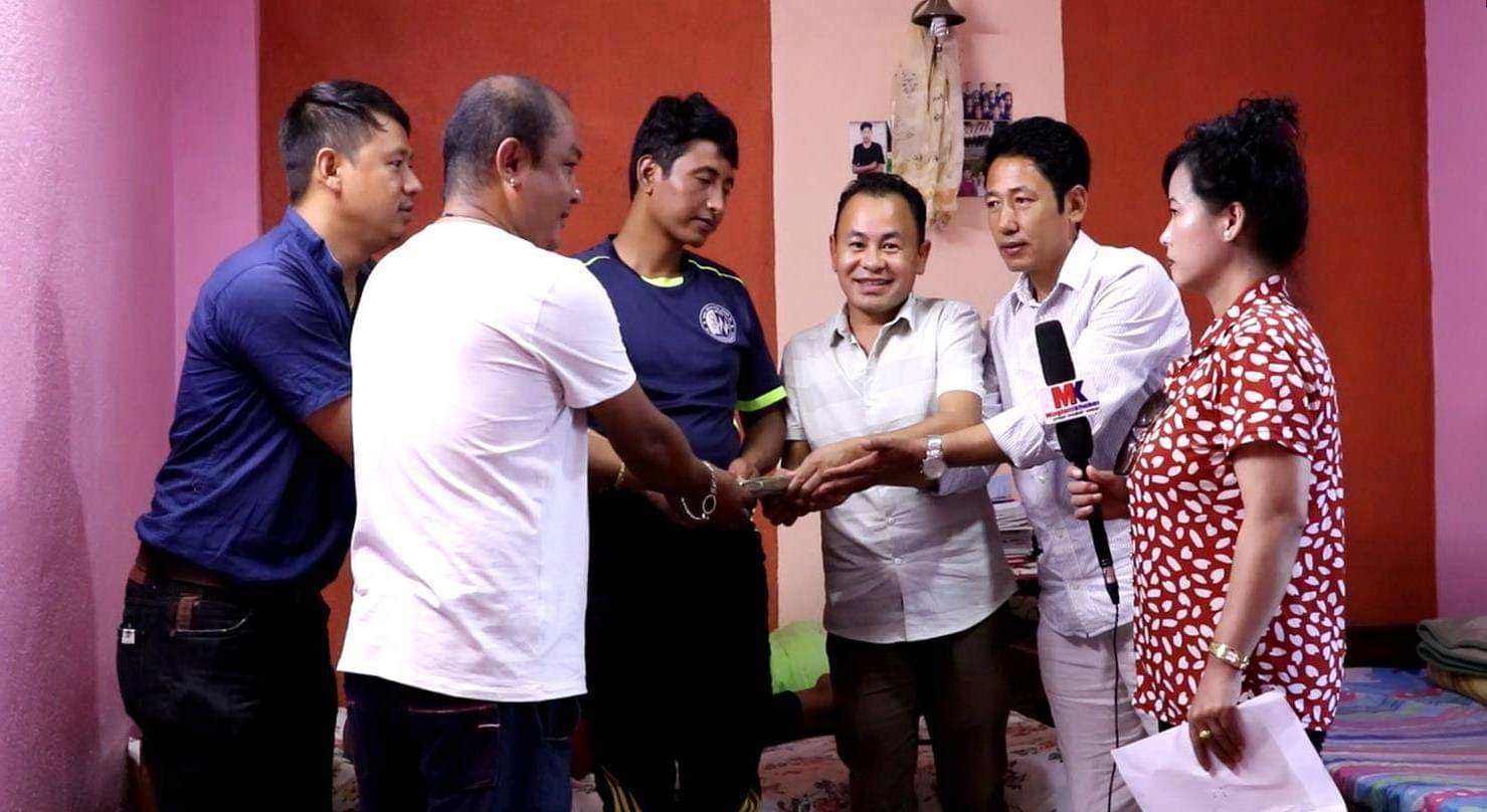 मुग्लानी खबरद्वारा ब्रेन ट्युमर  पिडितलाई आर्थिक सहयोग हस्तान्तरण सम्पन्न