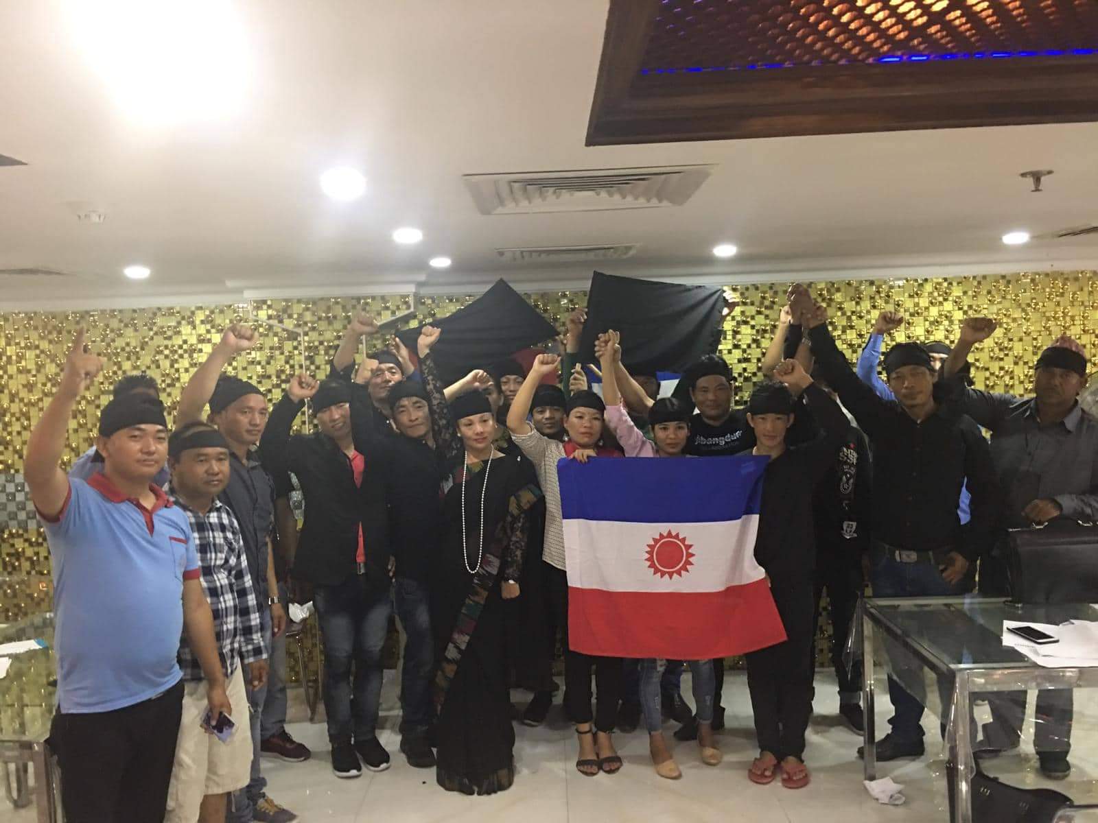 लिम्बुवान कतारले संविधान जलायो