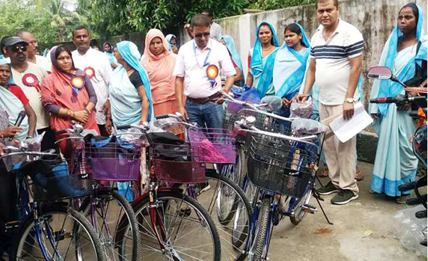 महिला स्वास्थ्य स्वयंम सेविकालाई साइकल