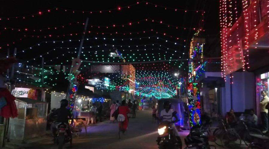 बेँसीशहर बजार सडक बत्तीले झिलिमिली