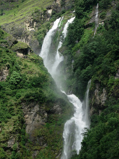पर्यटक आकर्षित गराउन झरनाको सौन्दर्यकरण