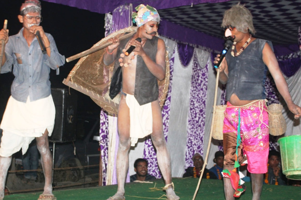 सखिया नाच युवाक्लब द्वारा ‘दाङ्से बुर्हान’ नाटक मञ्चन