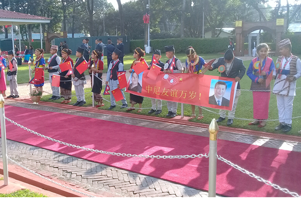 चिनियाँ राष्ट्रपतिको स्वागातार्थ विद्यार्थी