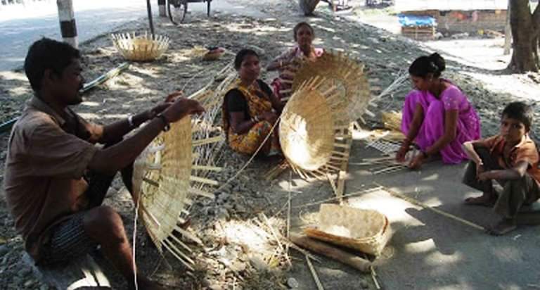 सुनसरीका मरिक समुदायलाई बाँसका सामग्री बनाउन भ्याइनभ्याइ