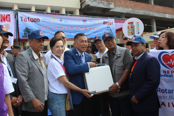 बाग्लुङ अस्पताललाई उपकरण सहयोग