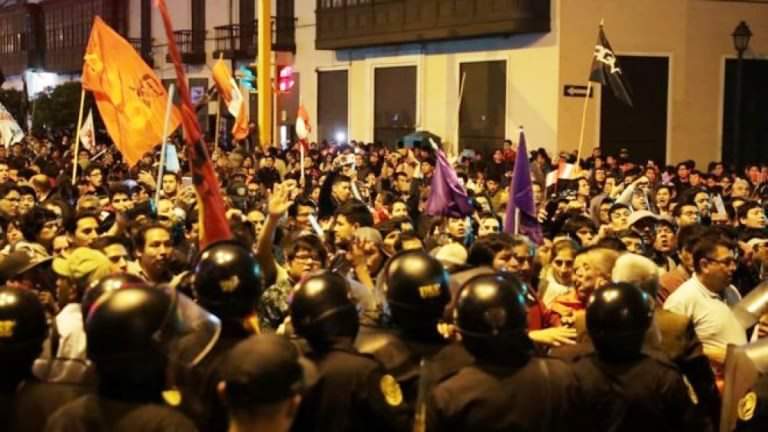 पेरुमा संकट: संसद विघटन, संसदद्वारा राष्ट्रपति निलम्बित