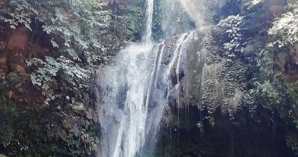 पर्यटक लोभ्याउँदै पुरन्धरा झरना