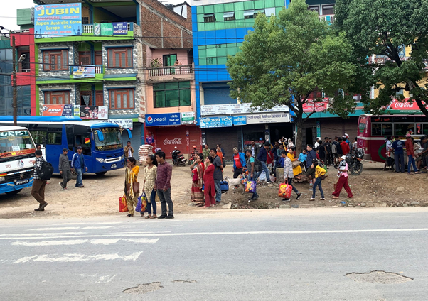 गन्तव्यमा पुग्ने सर्वसाधारणको भीड