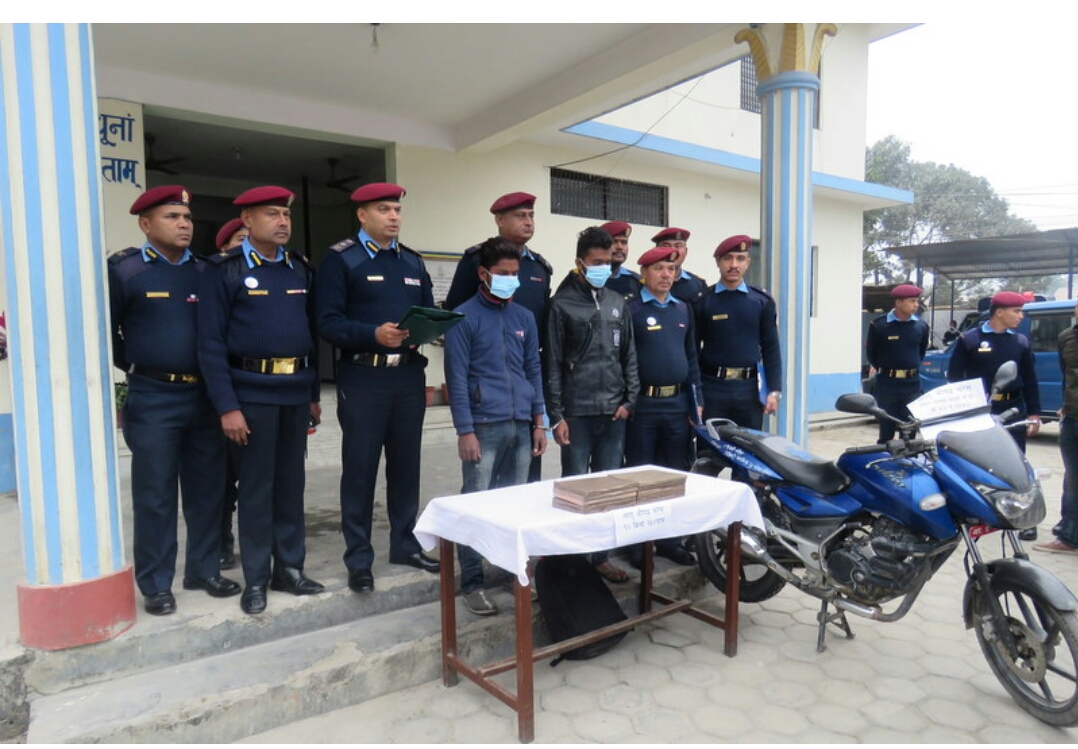 चरेशसहित २ जना पक्राउ 