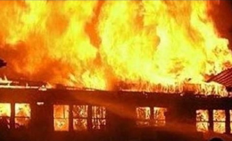 अज्ञात समूहद्वारा कार्यालयमा आगजनी