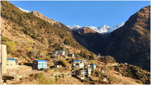 चौरीकोट गाउँबाट देखिने हिमालको दृश्य